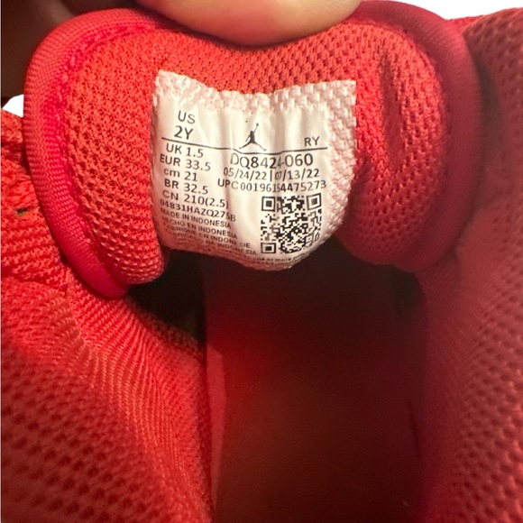 Make an OFFER GUC Nike Red / Black Kids Size 2Y - Picture 4 of 5